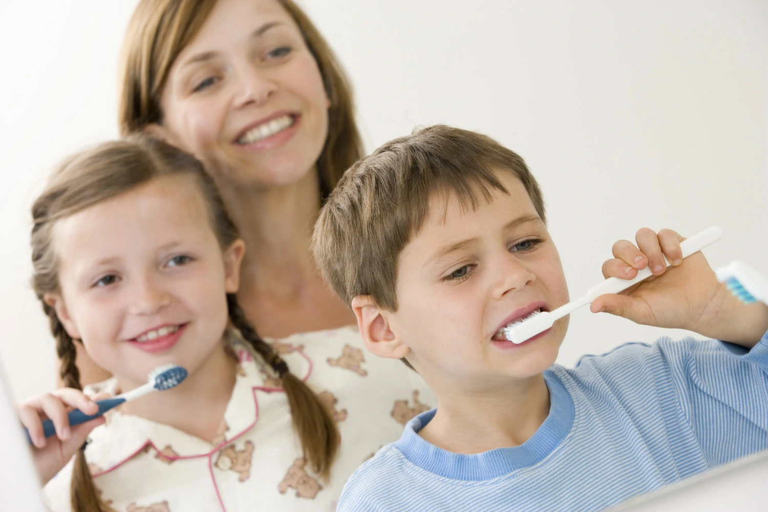 Sparkling Smiles: A Guide to Teaching Kids Brushing Habits